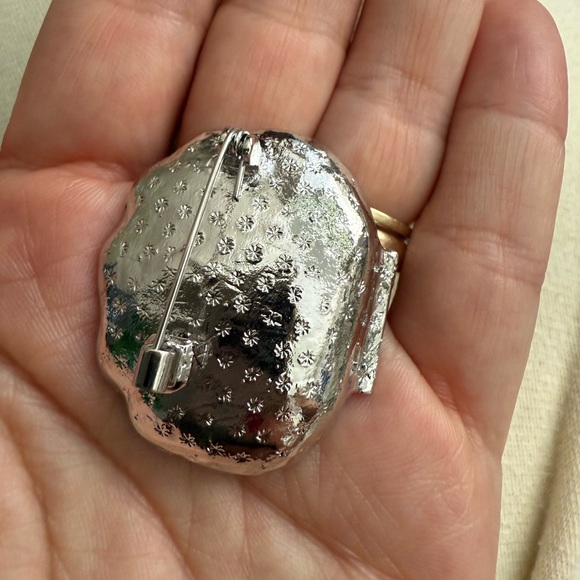 Seashell Brooch Pin Write Pearl - Picture 3 of 3